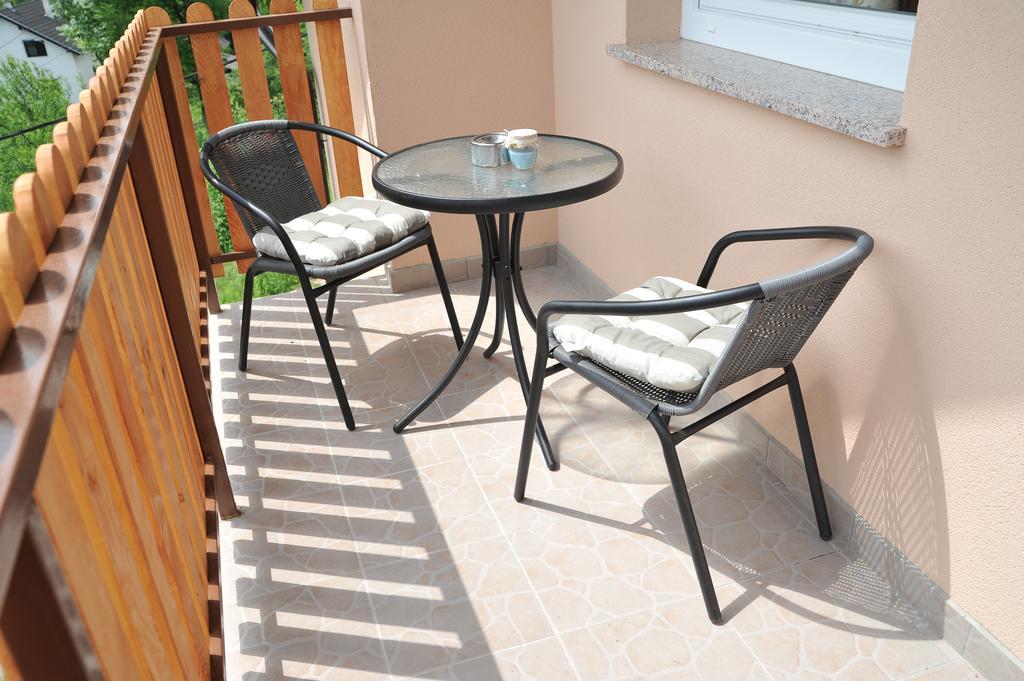 Apartments Zugec Seliste Dreznicko Bilik gambar