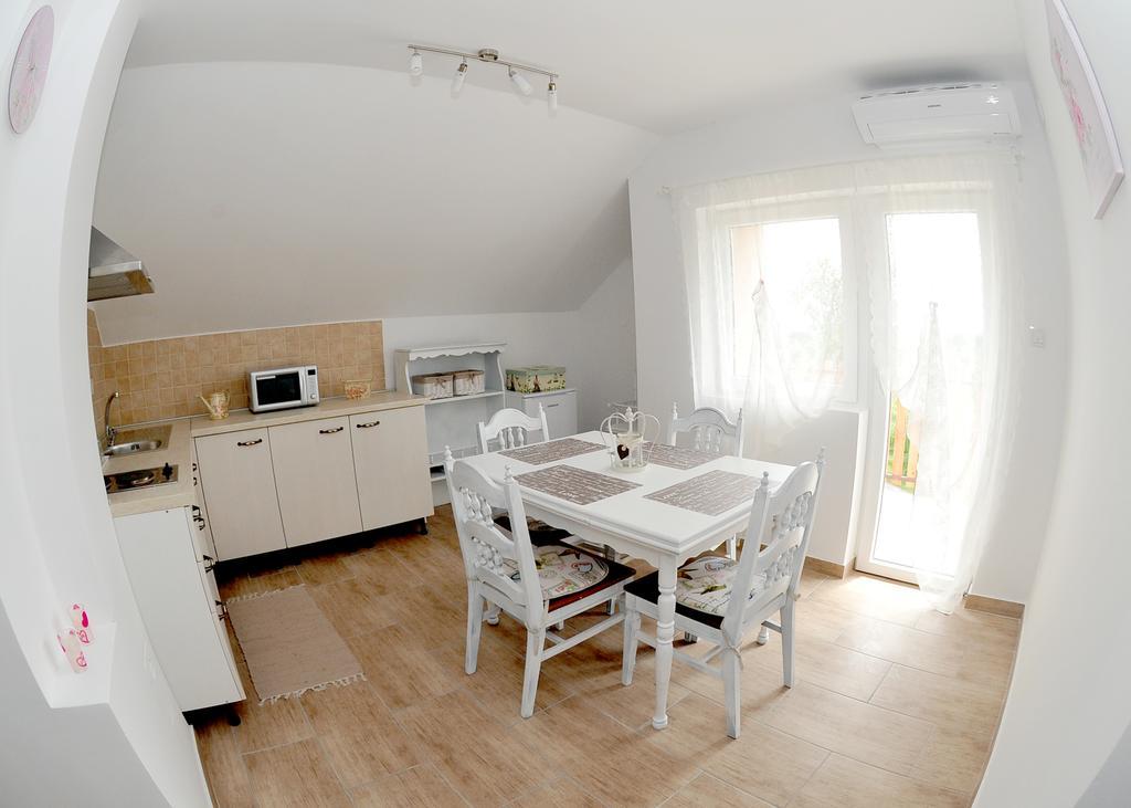Apartments Zugec Seliste Dreznicko Bilik gambar
